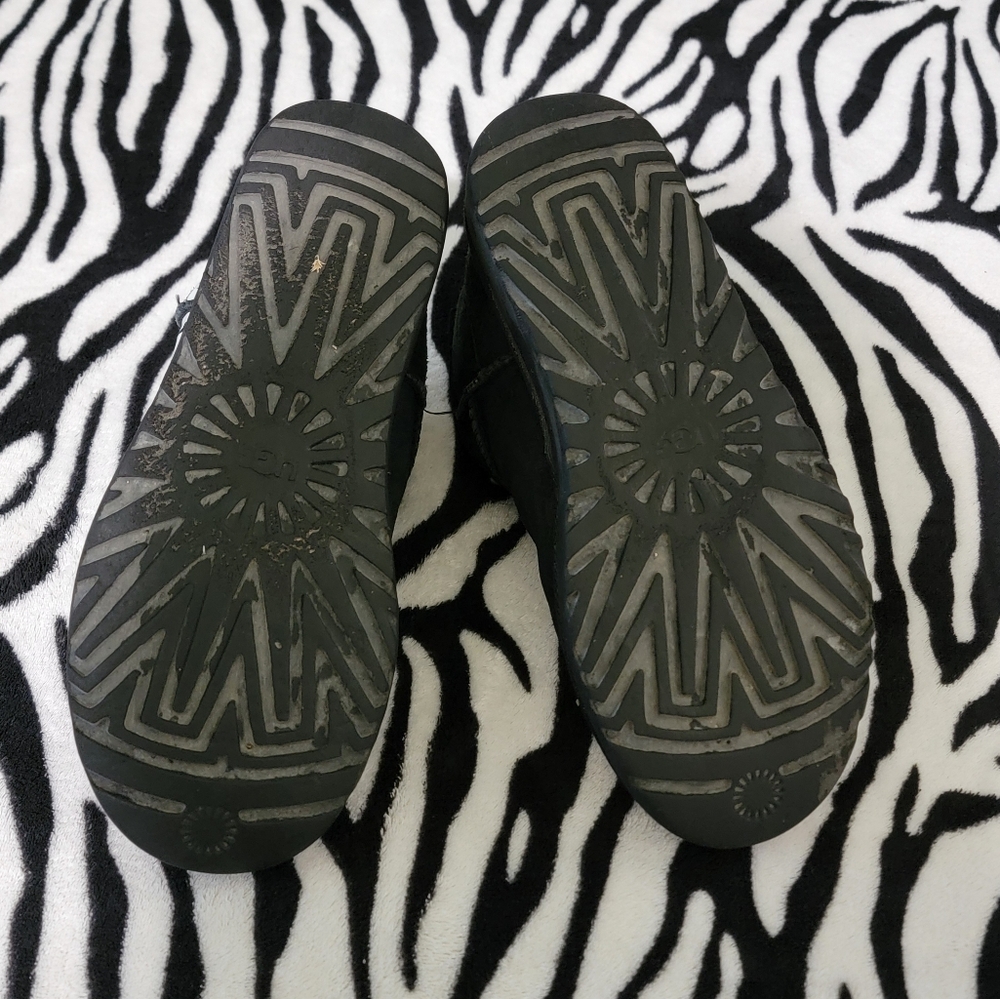 UGGS boots - Picture 2 of 4